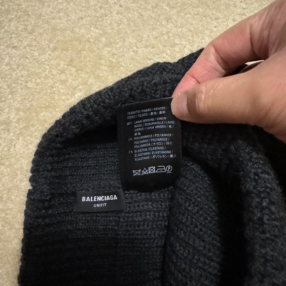 Balenciaga Black and Gray Logo Beanie - Picture 3 of 3